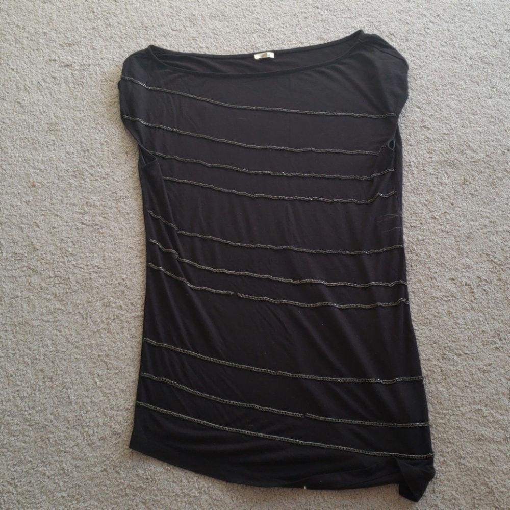 Medium black top